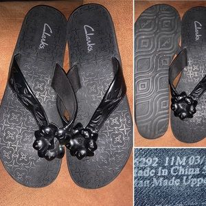 (2/$30) Clark’s Size 10.5-11 dressy flip flops